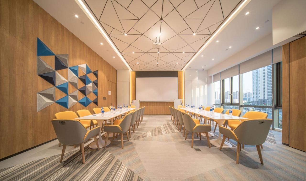 Holiday Inn Express Shanghai Huijin By Ihg Exterior photo